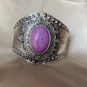Women’s jewelry cuff